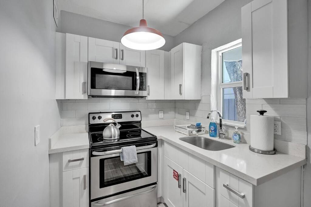 By Las Olas Bl, Pool, Parking, Remodeled & Central Fort Lauderdale Exterior photo