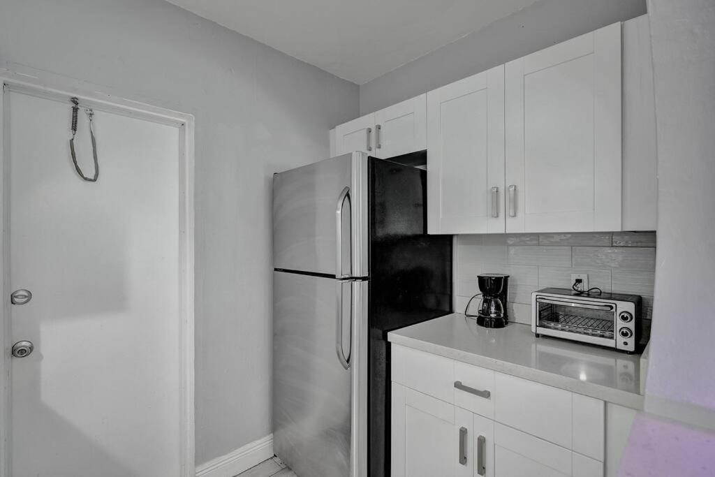 By Las Olas Bl, Pool, Parking, Remodeled & Central Fort Lauderdale Exterior photo