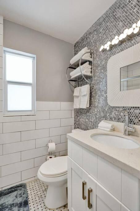 By Las Olas Bl, Pool, Parking, Remodeled & Central Fort Lauderdale Exterior photo